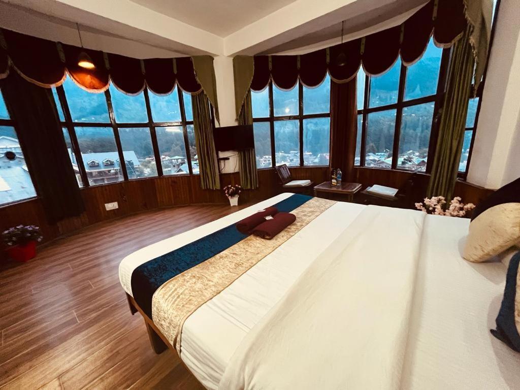 Hotel In Manali With Mountain View Near Mall Road Екстериор снимка