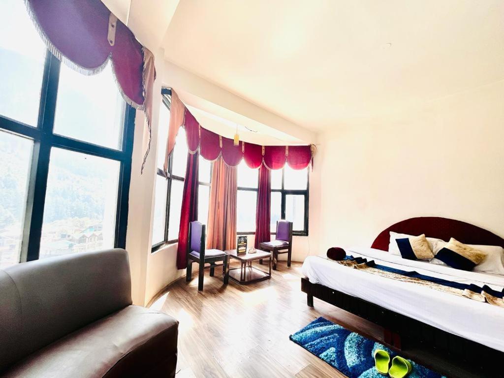 Hotel In Manali With Mountain View Near Mall Road Екстериор снимка