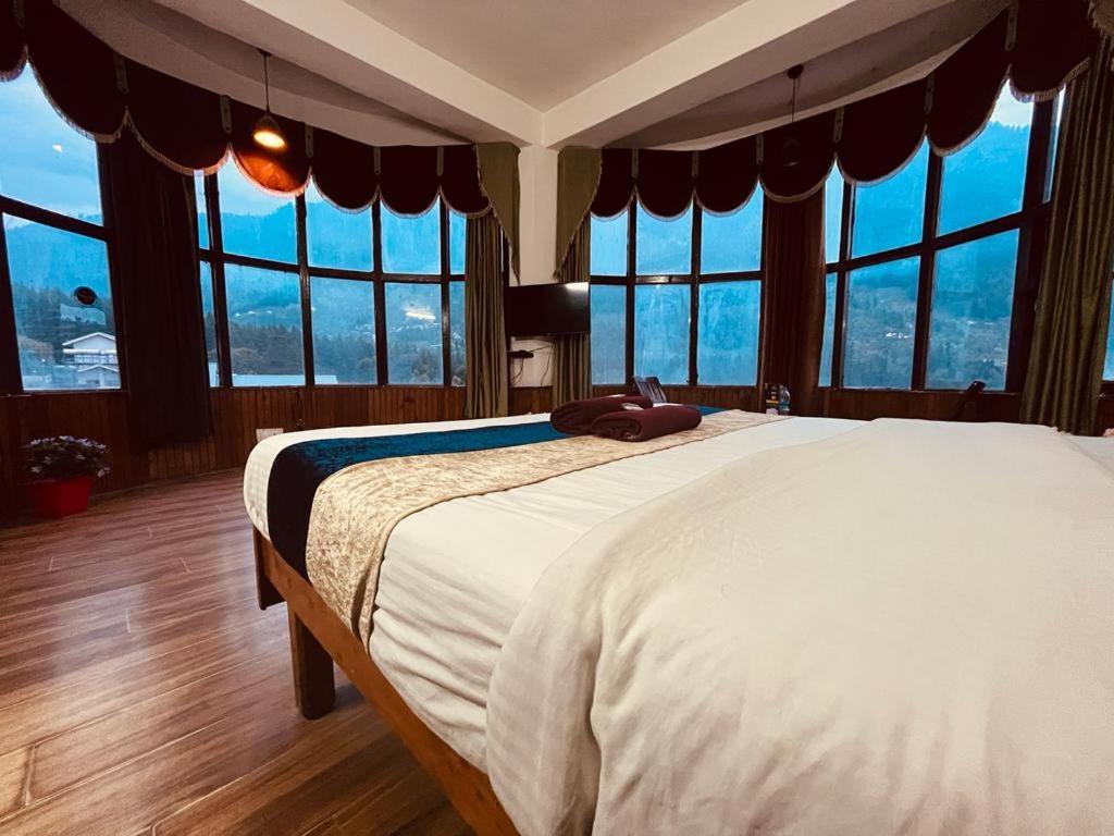 Hotel In Manali With Mountain View Near Mall Road Екстериор снимка