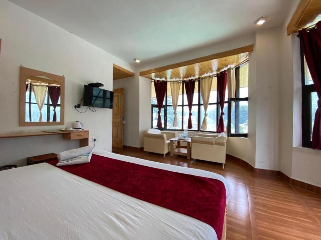 Hotel In Manali With Mountain View Near Mall Road Екстериор снимка